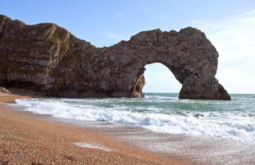 Stylish 1-bed Cottage Escape in Piddlehinton - Photo 38