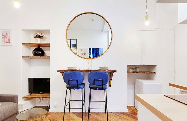 Chic Apartment in Paris for Couple - Photo 12