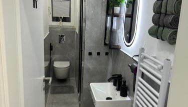 Stylish Home Theater Apartment 1 - Foto 4, Shower