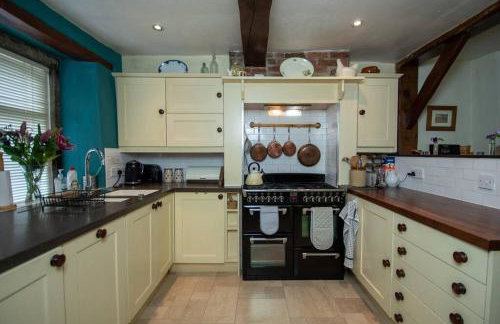 Characterful 2 bed cottage in excellent location - Photo 7