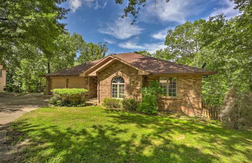 Lakefront Getaway with Private Dock and Kayaks! - Foto 44