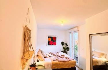 Maison Langevin 2-Bedroom House with Cozy Garden & Patio - Photo 2