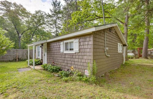 Updated Wellston Cabin, Walk to Lake Beach and Dock! - Foto 21