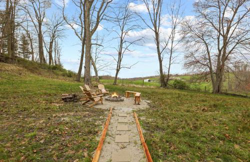 Cabin with King Bed , XBOX, HotTub, Games, Firepit , Stargazing Dome - Photo 42