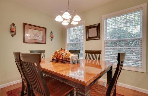 Enchanted Forest Cottage with Hot Tub! - Foto 8