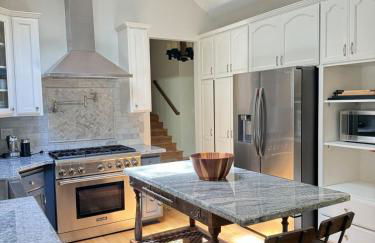 Woodsy Chic Family-Friendly Spacious Getaway - Foto 46