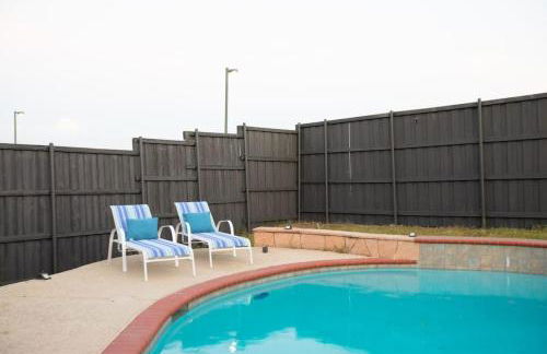 Spacious 4BR with Pool and Grill - Near Lakes and Harbor - Foto 12