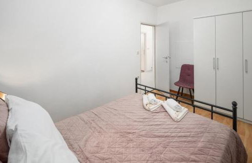 Lovely Home In Tinjan - Photo 44