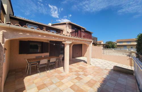 Domaine de vacances à 600m de la plage villa climatisée 3 chambres 7 couchages terrasse WIFI animations et piscines en supplément LRPDSD7 - Foto 2