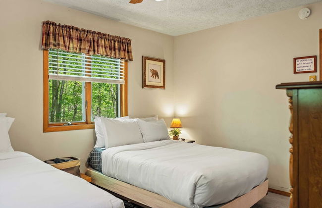 Shady Pines by Avantstay Enclosed Porch, Game Rooms, & Lake/beach Access! - Foto 29