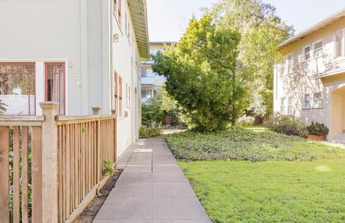 1 Berkeley - Entire Apartment - Private, Spacious - Photo 24