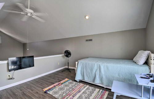 Steps to Sunset Beach Canal-Front Home with Dock! - Foto 11