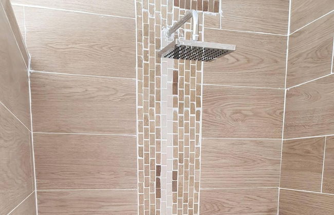 Secure Solar Powered two Bedroomed Haven - Photo 9