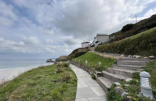 UPPER BEACH HOUSE - Photo 5