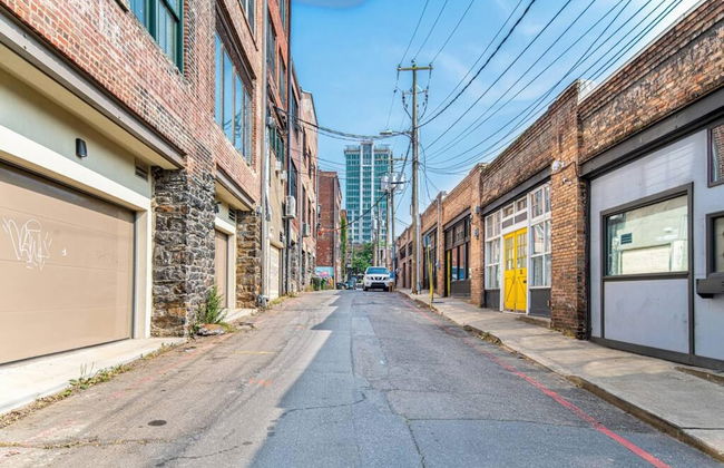 Elegant Edgy Loft on Historic Alley Parking - Foto 62