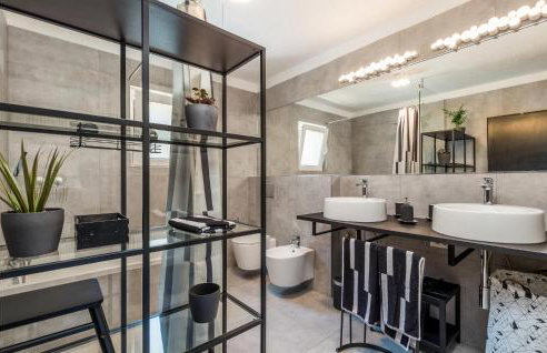 4 Bedroom Gorgeous Home In Jurdani - Photo 54