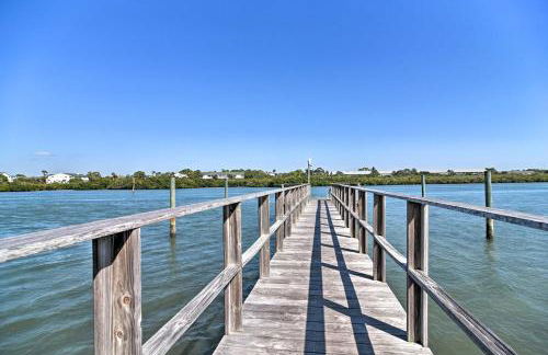 Large Balcony and Water Views Indian Shores Condo! - Foto 37