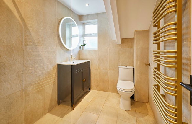 Host Stay The Rooftop Gallery - Photo 4