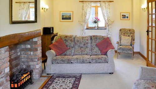 Carters Cottage - Photo 3