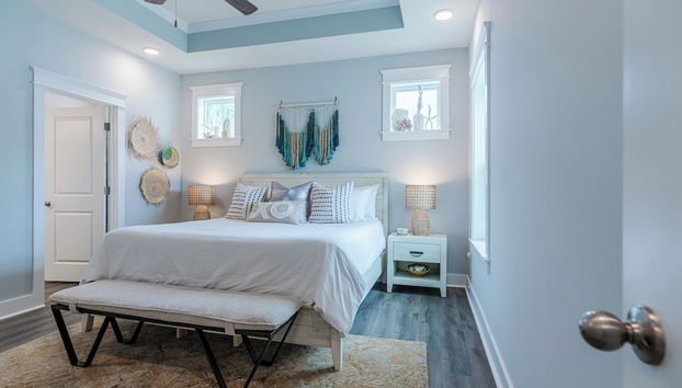 Pet Friendly + Private Pool; Amazing Fenced Backyard, 5 Min Walk to Beach! - Foto 3, Habitación