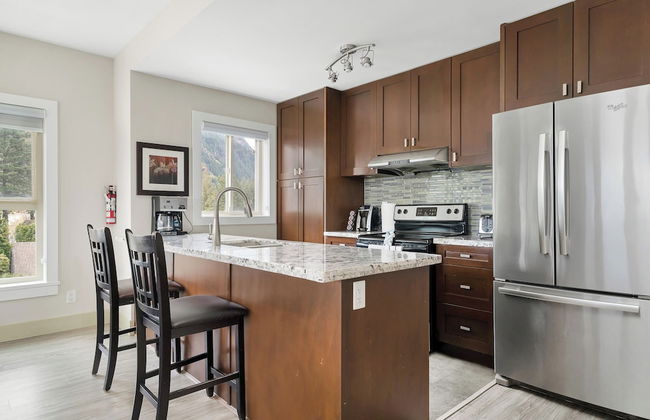 Rooftop Paradise Luxe 2BR Lake Views - Photo 16