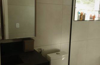 Casa Teresópolis perto do centro com três suítes e piscina - Foto 37