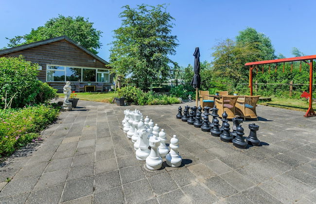 Enticing Holiday Home in Eastermar near Burgumer Mar Lake - Photo 25