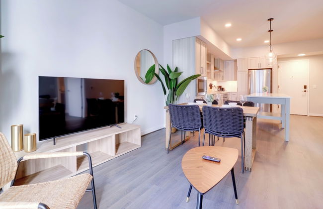 Bright Apartment with Great Amenities - Foto 22