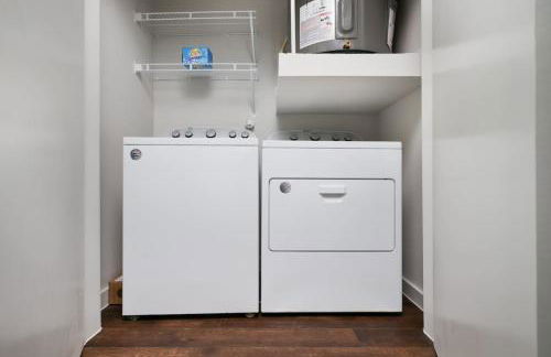 Cozy 2BR-w Parking, Near Rvrwalk, Dome & Conv Ctr - Foto 12