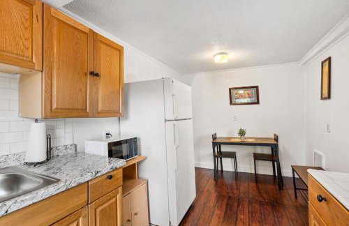 Downtown Beverly Apartment 8 Minutes to Salem and has King Beds - Photo 25