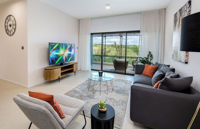 The Luxury Verdant Garden Hotel - Photo 9