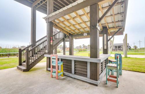 Canal-Front Coastal Getaway in Gilchrist with Deck - Foto 31