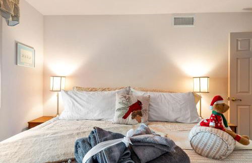 Breathtaking Cabin Backing the National Forest - Foto 14