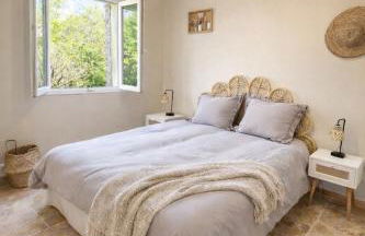 Maison en pierre avec piscine chauffée, jacuzzi et vue sur Gordes - Photo 6