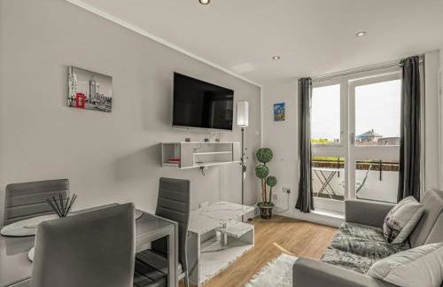 Amazing Marina-Overlooking 1Bed - Photo 8