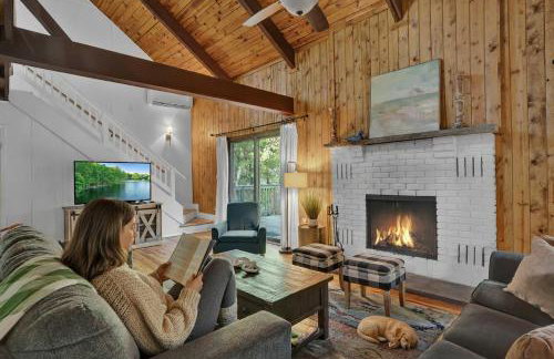 Lakefront Home, Hot Tub, Pool Access, Boats, Pets - Photo 4