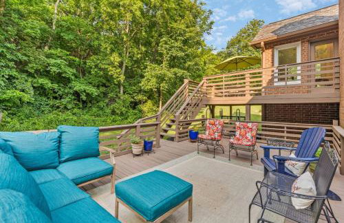 Updated and Spacious Home with Huge Yard Office and Decks - Foto 43