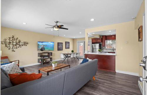 Dog Friendly Home Near the Beach with Grill, Fire Pit, Enclosed Backyard - Foto 2