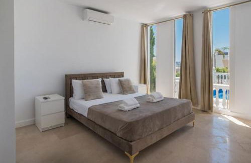 Dream beach-side villa with sea views & close to golf - Photo 18