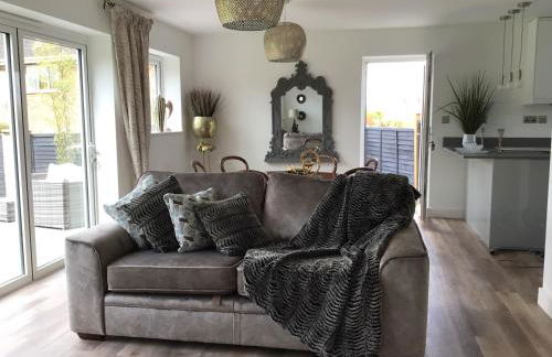 Luxurious 3 bedroom house now with FULL FIBRE INTERNET Shangri la in village of Alfrick with driveway parking for 3 cars in an area of outstanding natural beauty, superb walking,close to Worcester, Malvern showground, theatre, Malvern hills, dogs welcome - Photo 21