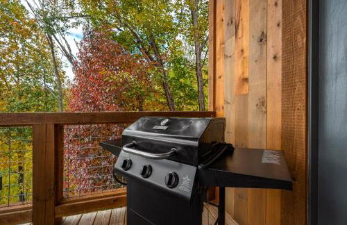 The Overlook - '21 Cabin - Gorgeous Unobstructed Views - Fire Pit Table - GameRm - HotTub - Xbox - Lots of Bears - Foto 65