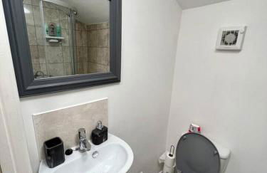 4 Bedroom Terrace house Near Town Center Wellingborough - Photo 13