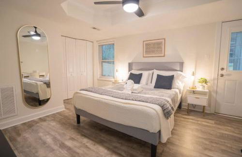 6 Min to North Hills - Private deck - In Unit Washer and Dryer - Foto 8