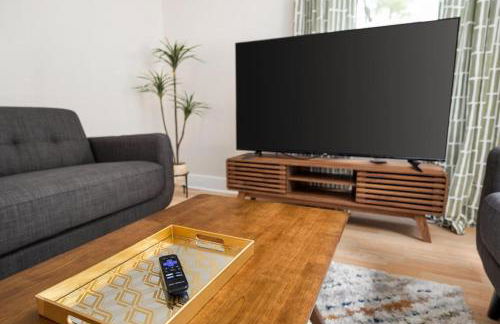 Cozy Mid Century Oasis with 2 KING beds - Foto 24