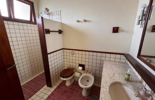 Spacious house with pool - 100m from the sea in Guaecá - Foto 37