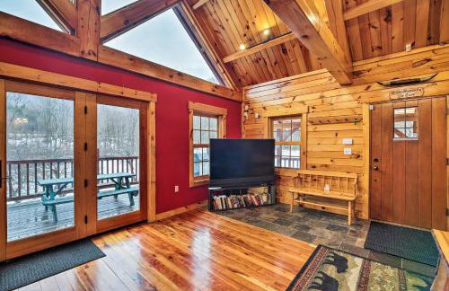 Ski Lodge Mtn Retreat with Fire Pit, Deck and Views! - Foto 4