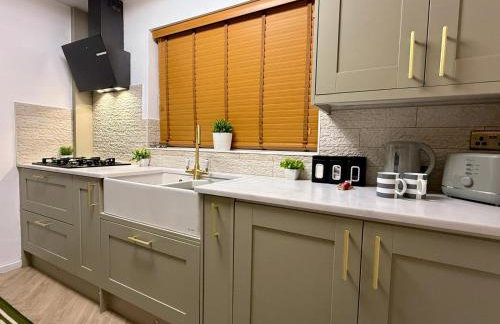 Modern 3 Bedroom Bungalow, EV Friendly, Parking Included - Foto 48