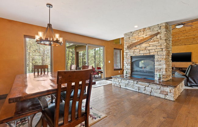 Larkspur Hills 5 BR Villa with Hot Tub - Photo 14