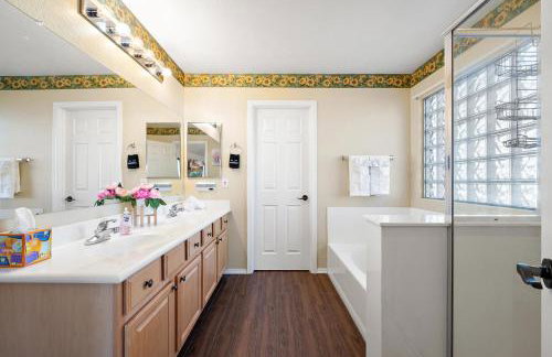 The Gem Getaway Pool Gameroom Gym by Relaxtay - Foto 8