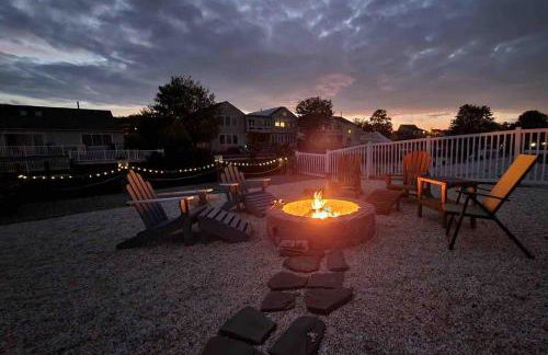 Waterfront retreat minutes from the beach - Foto 5